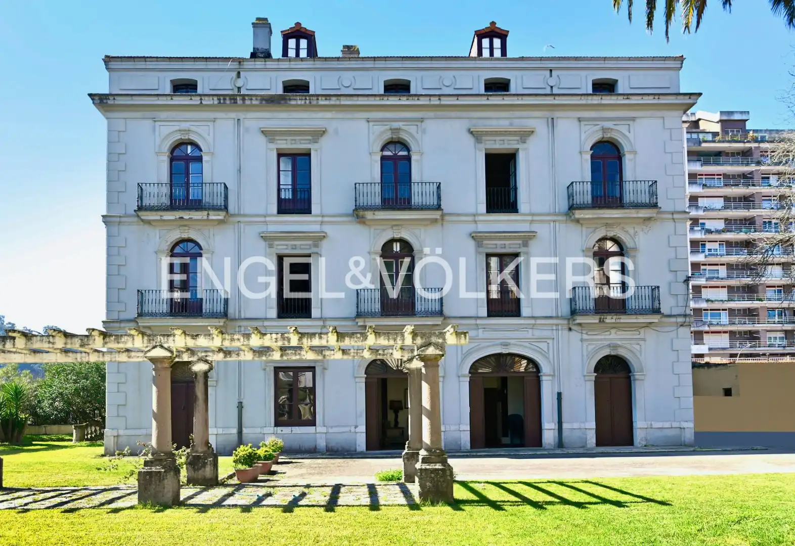 Vista exterior de Casa o chalet en venta en Laredo con Calefacción, Jardín privado y Trastero