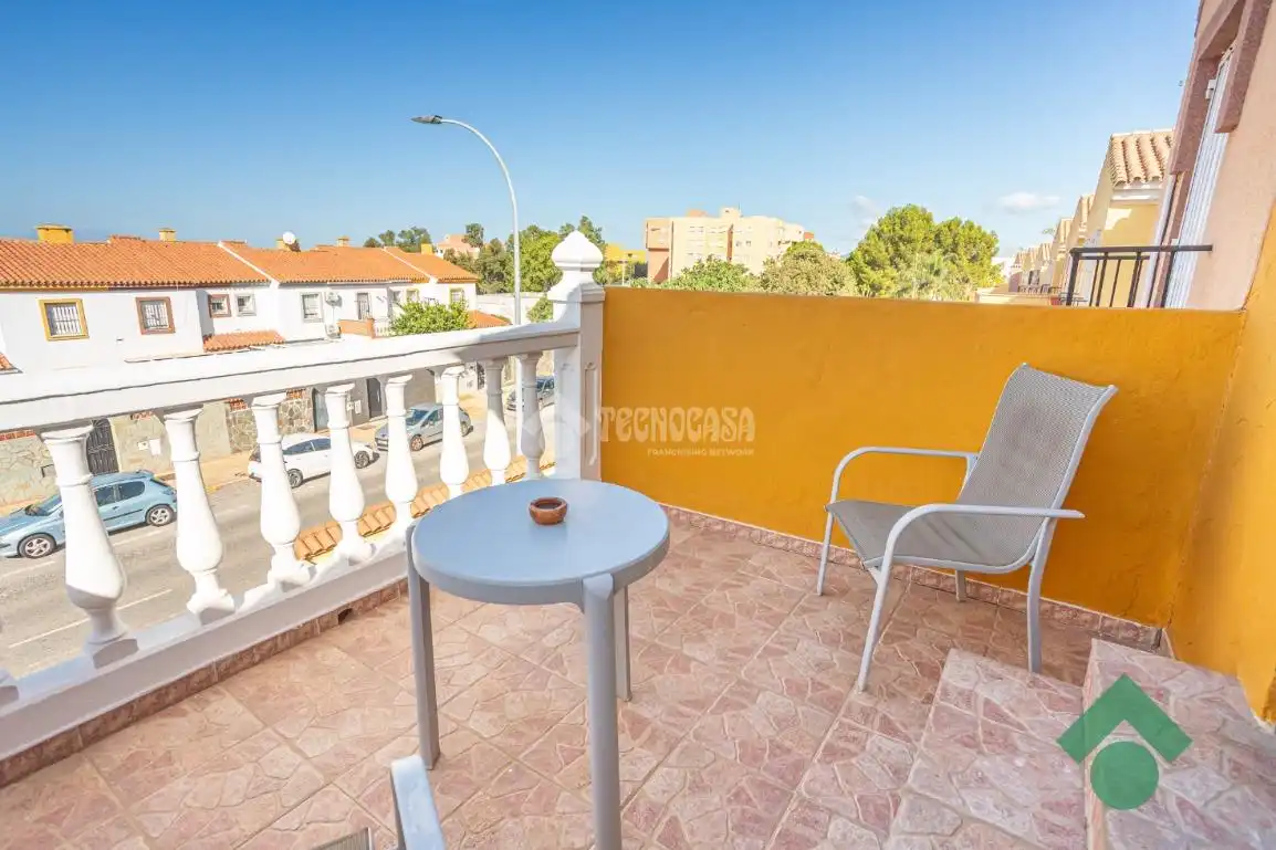 Terrassa de Casa adosada en venda en San Bernabé