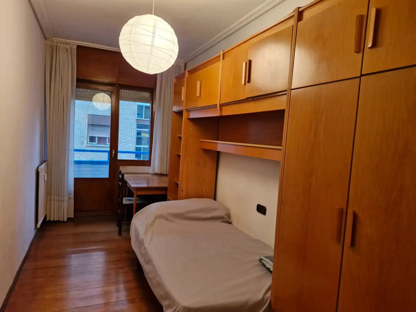 Habitación de Piso de alquiler en Vitoria - Gasteiz con Calefacción, Parquet y Amueblado