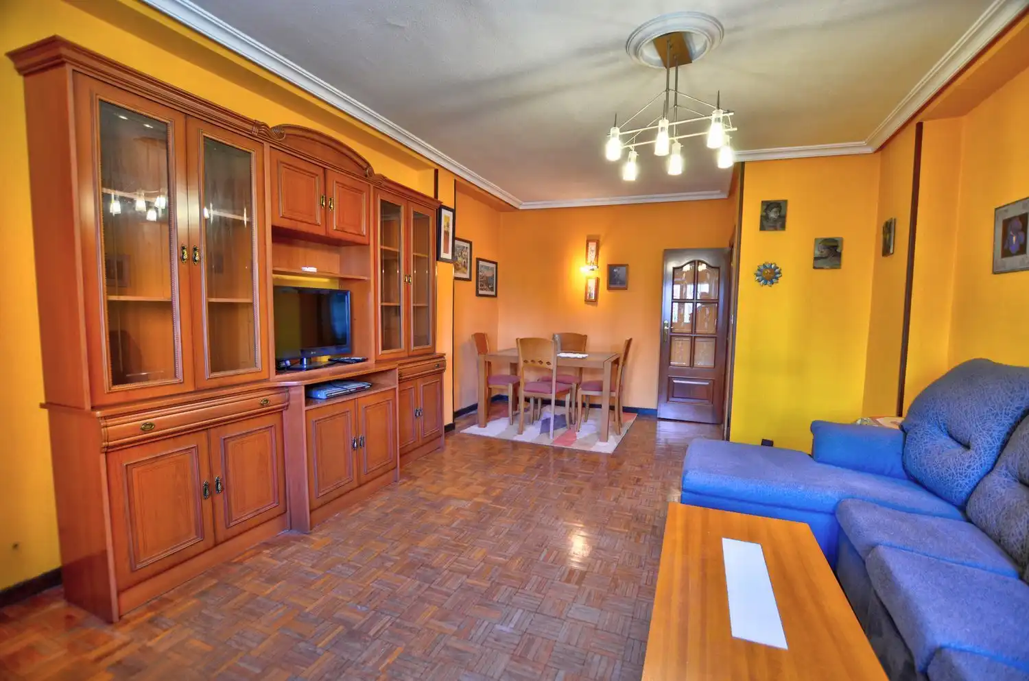 Living room of Flat for sale in Gijón   with Storage room and Swimming Pool