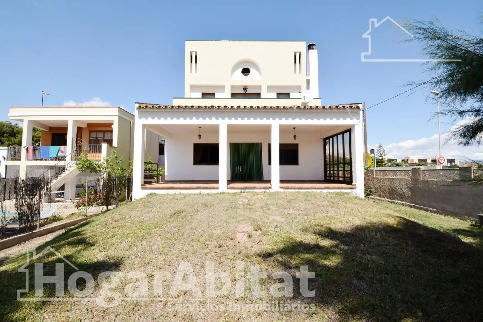 Außenansicht von Haus oder Chalet zum Verkauf in Almazora / Almassora mit Privatgarten, Terrasse und Abstellraum