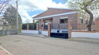 Vista exterior de Casa o xalet en venda en Mojados amb Terrassa