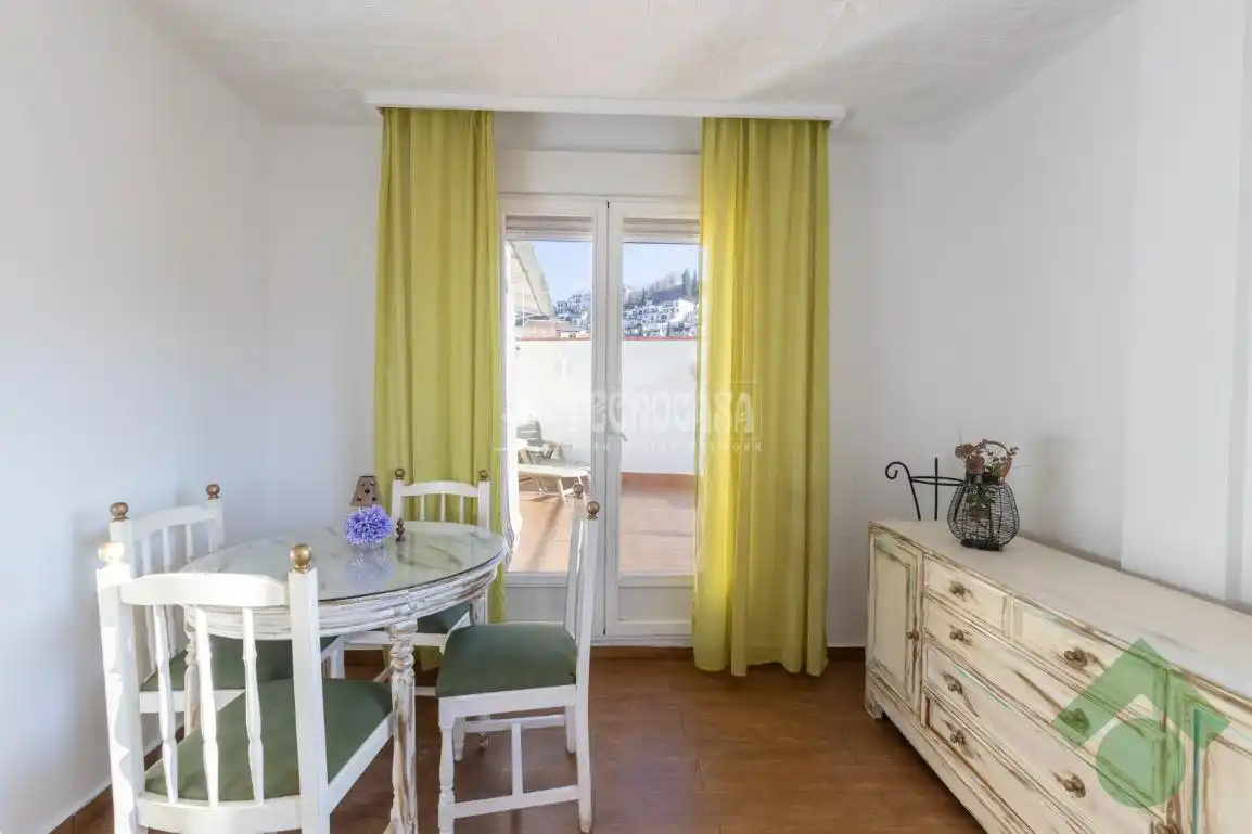 Habitación de Ático en venta en Granada con Aire acondicionado y Terraza