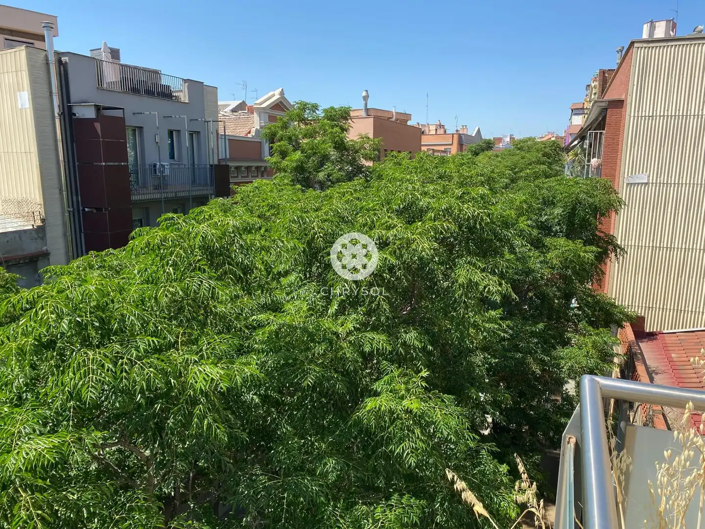 Vista exterior de Piso en venta en Barcelona con Calefacción, Parquet y Balcón
