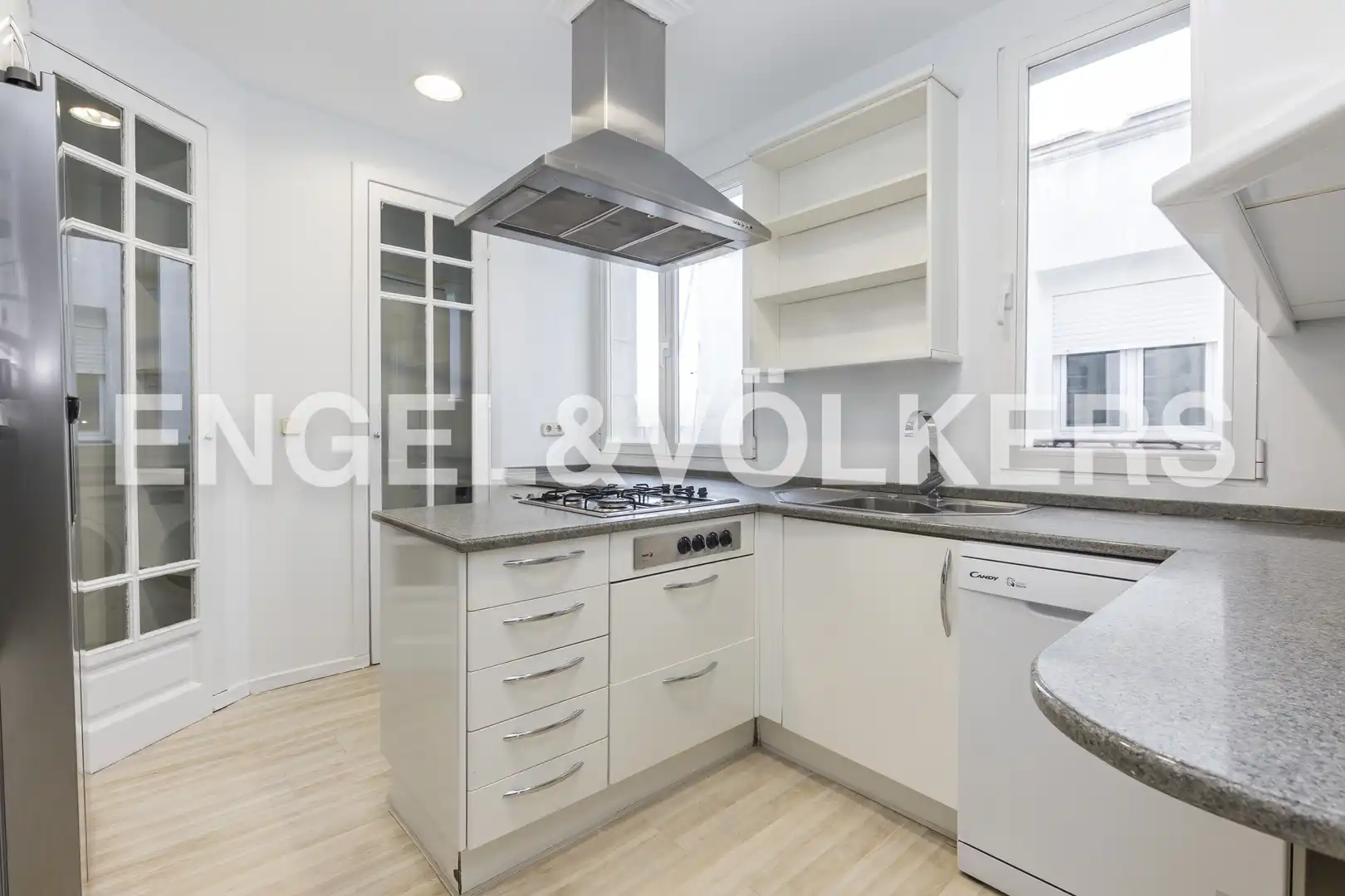 Kitchen of Attic for rent in Madrid  with Air Conditioner, Heating and Parquet flooring