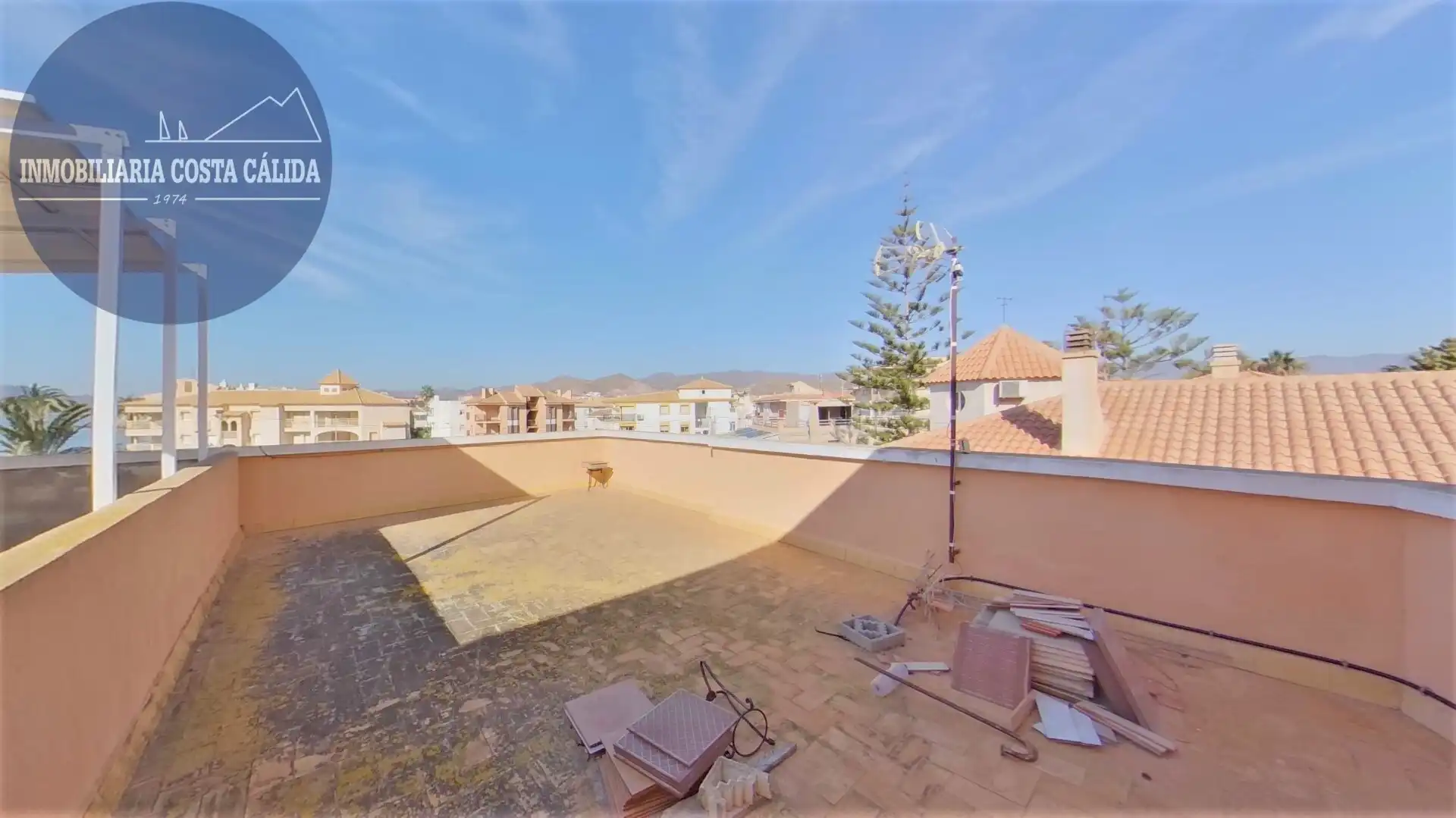Vista exterior de Dúplex en venta en Águilas con Jardín privado, Terraza y Trastero