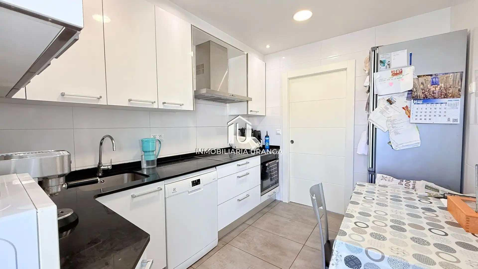 Cocina de Piso en venta en Laredo con Calefacción y Terraza