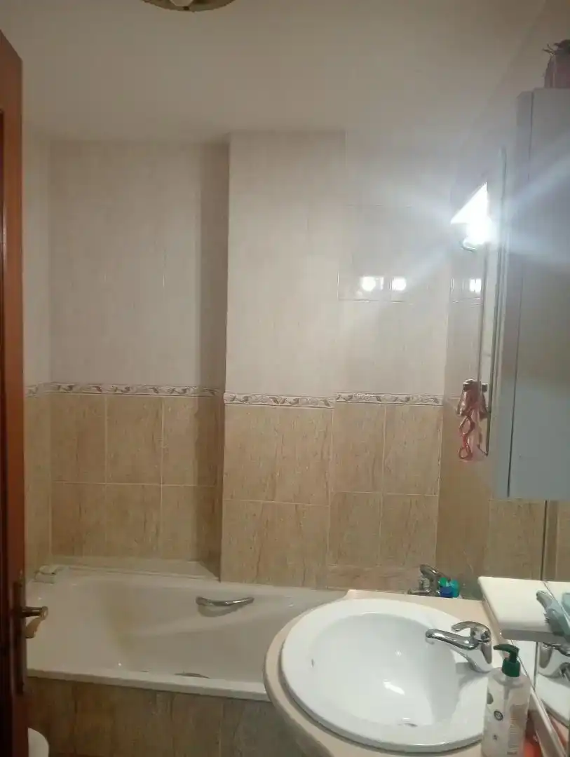 Bany de Pis en venda en Arteixo amb Parquet, Traster i Moblat