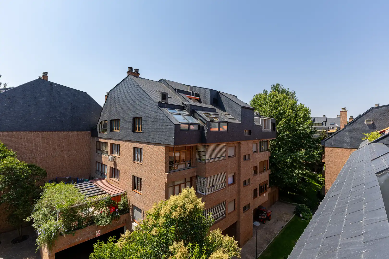 Vista exterior de Ático en venta en Las Rozas de Madrid con Aire acondicionado, Calefacción y Terraza