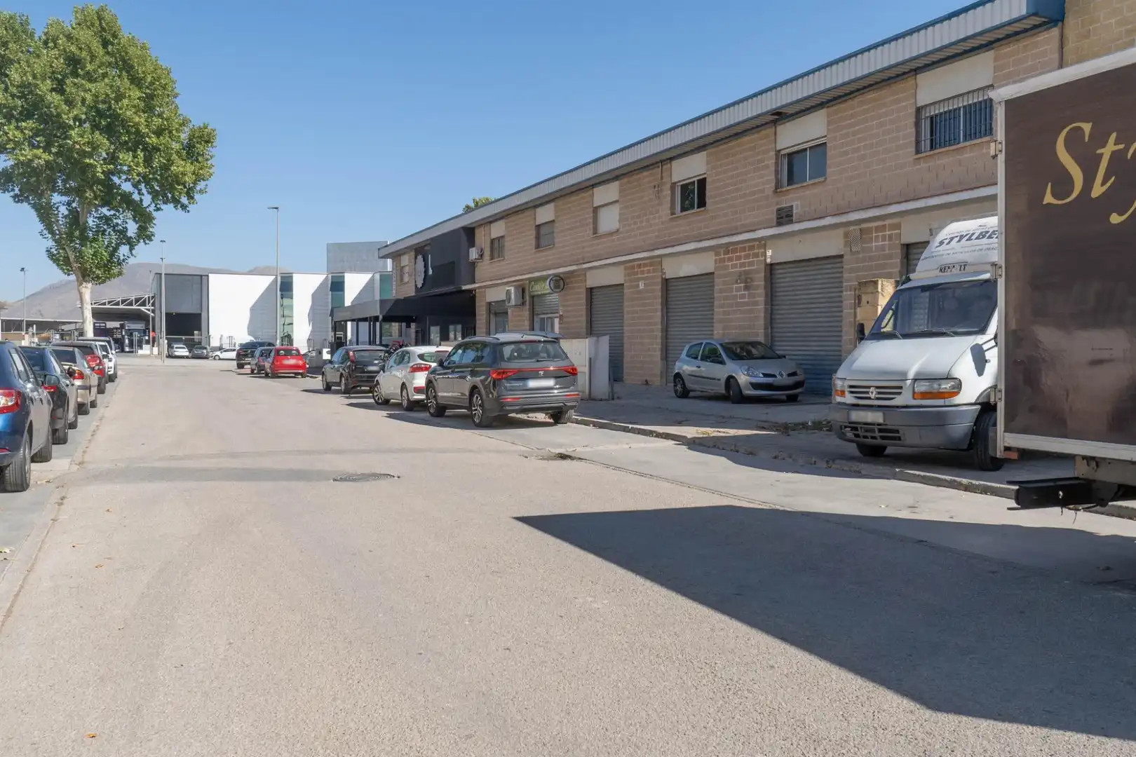 Außenansicht von Fabrikhallen zur Miete in Santa Fe