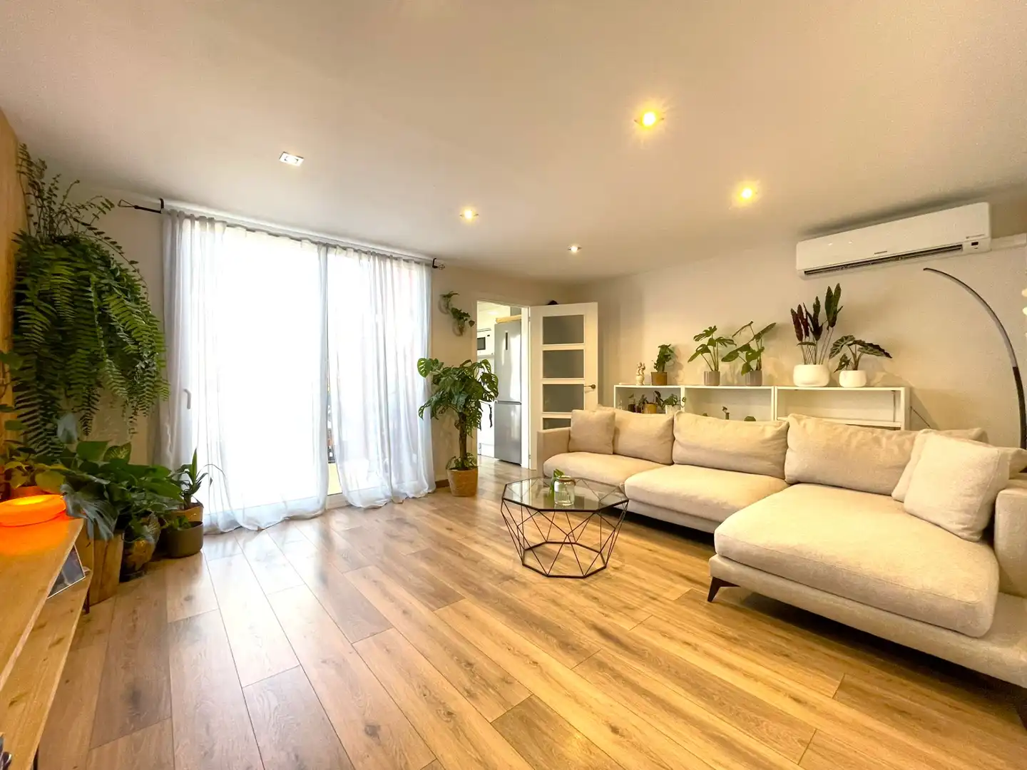 Living room of Flat for sale in Mataró  with Air Conditioner, Parquet flooring and Terrace