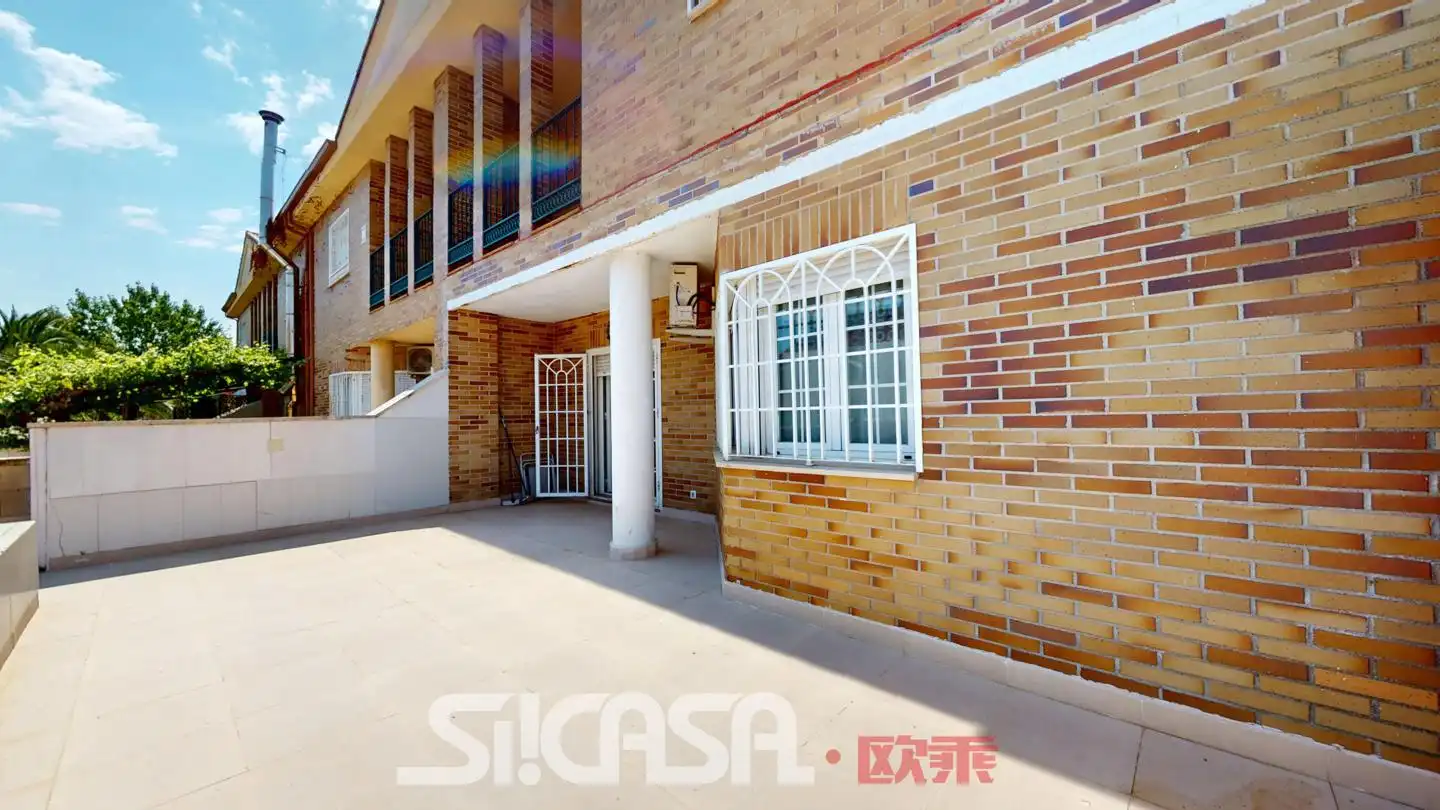 Vista exterior de Casa o xalet en venda en Torrejón de la Calzada amb Aire condicionat, Calefacció i Terrassa