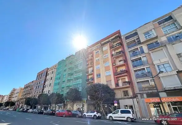 Vista exterior de Apartamento en venta en Valencia con Amueblado, Horno y Lavadora