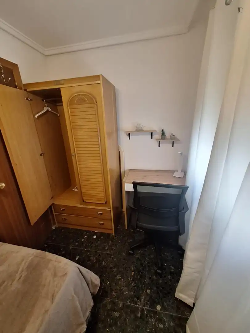 Habitación de Apartamento de alquiler en Moncada con Amueblado, Horno y Lavadora