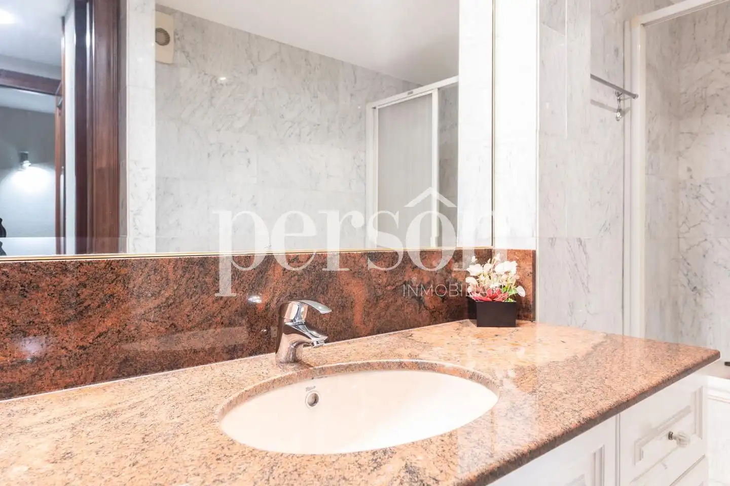 Baño de Piso en venta en Valencia con Aire acondicionado, Calefacción y Terraza