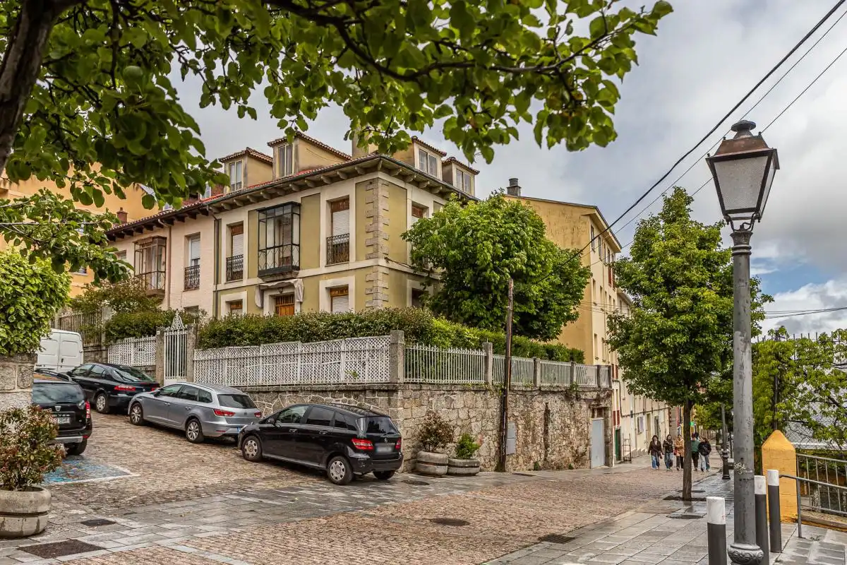 Exterior view of Houses for sale in San Lorenzo de El Escorial  with Air Conditioner, Heating and Private garden