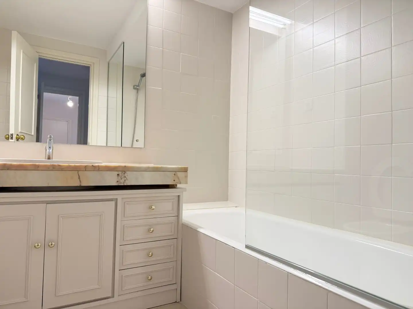 Bathroom of Flat for rent in Majadahonda  with Heating, Parquet flooring and Terrace