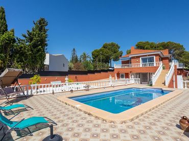 Chalet con balcón en venta en Los Balcones - Los Altos