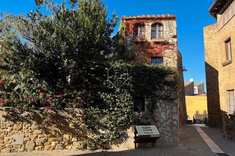 Vista exterior de Finca rústica en venda en La Tallada d'Empordà amb Terrassa i Traster