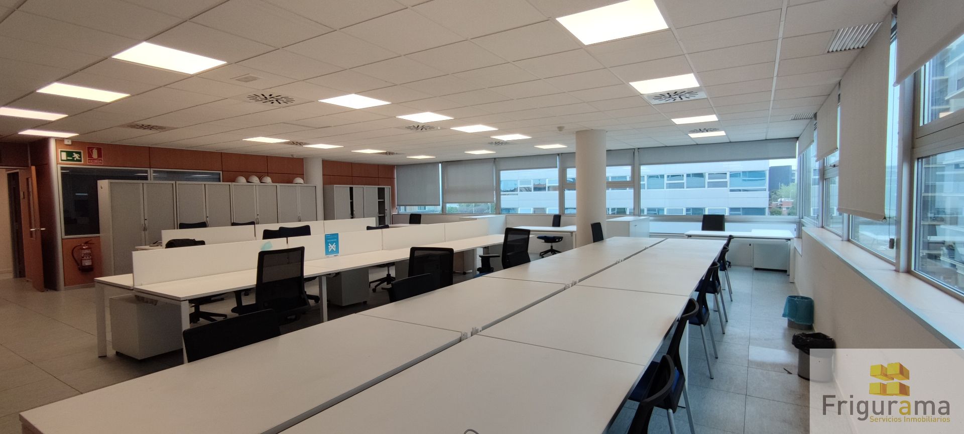 Büro miete in Sant Joan Despí mit Klimaanlage, Terrasse und Balkon