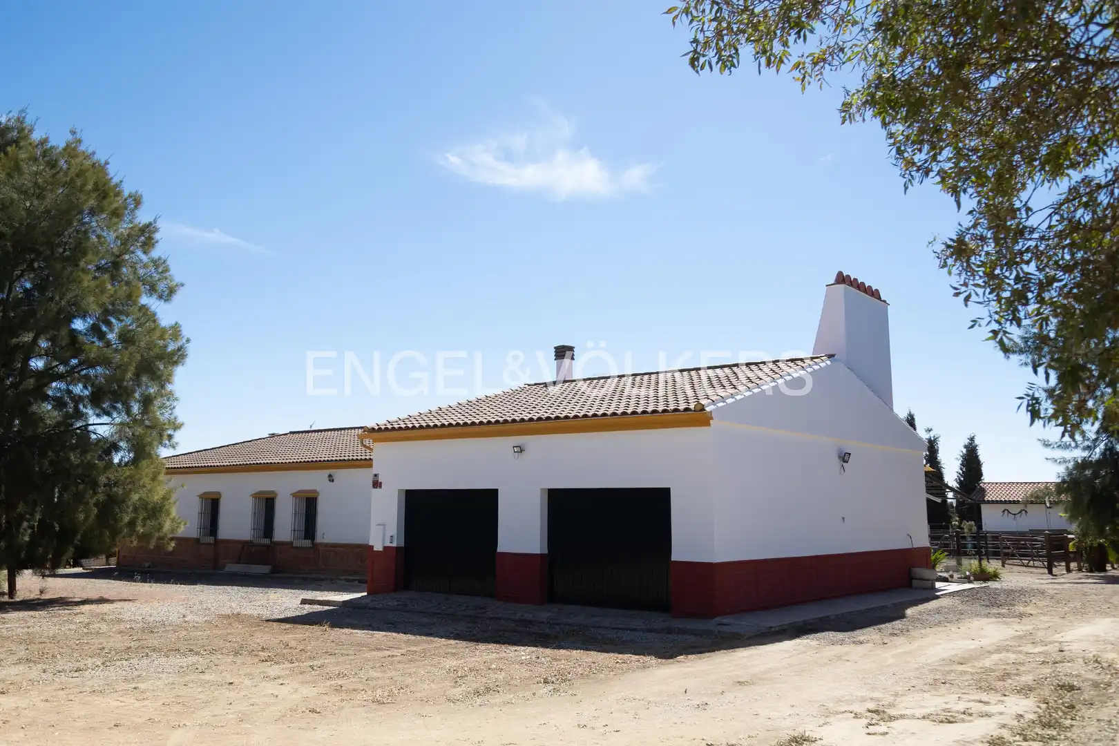Vista exterior de Finca rústica en venta en Llerena con Calefacción, Jardín privado y Trastero
