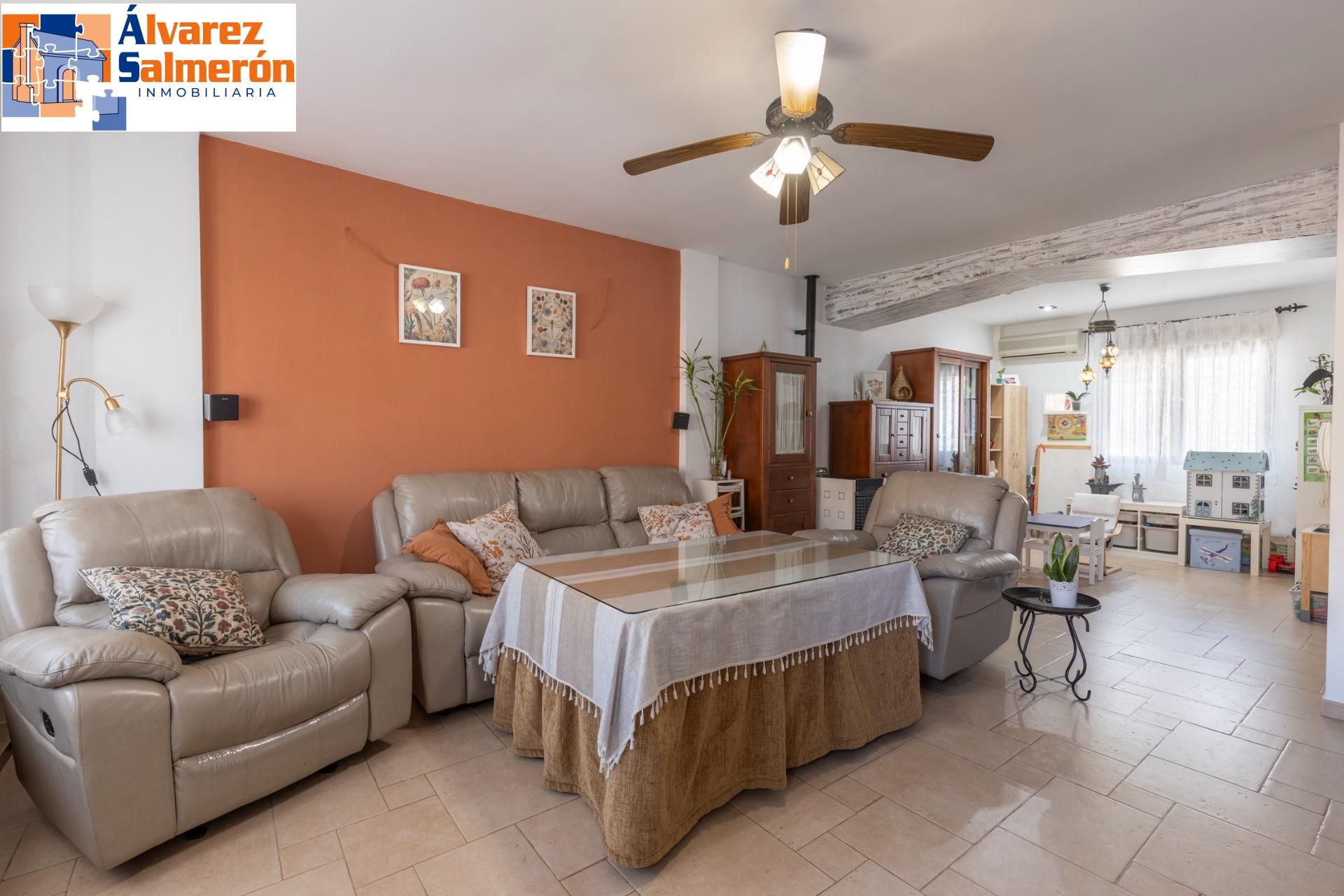 Sala d'estar de Casa adosada en venda en Chauchina amb Aire condicionat i Terrassa