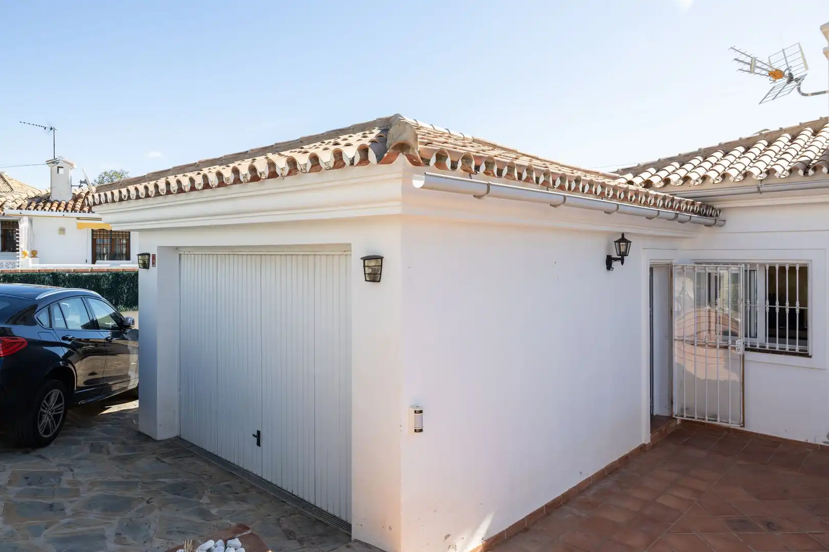 Vista exterior de Casa o xalet de lloguer en Benalmádena amb Terrassa