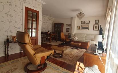 Sala d'estar de Casa adosada en venda en Berango amb Calefacció, Parquet i Terrassa