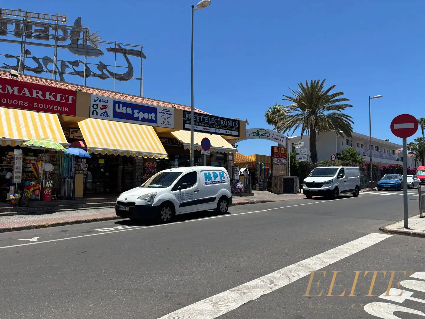 Exterior view of Commercial properties for sale in San Bartolomé de Tirajana  with Air Conditioner