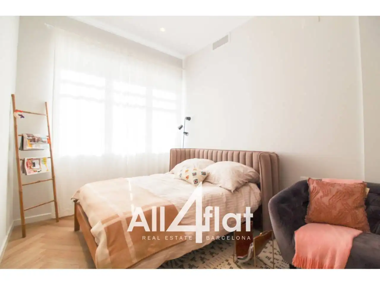 Schlafzimmer von Wohnungen zum Verkauf in Barcelona mit Klimaanlage, Heizung und Terrasse