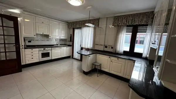 Kitchen of Flat for sale in Vigo   with Heating, Parquet flooring and Terrace