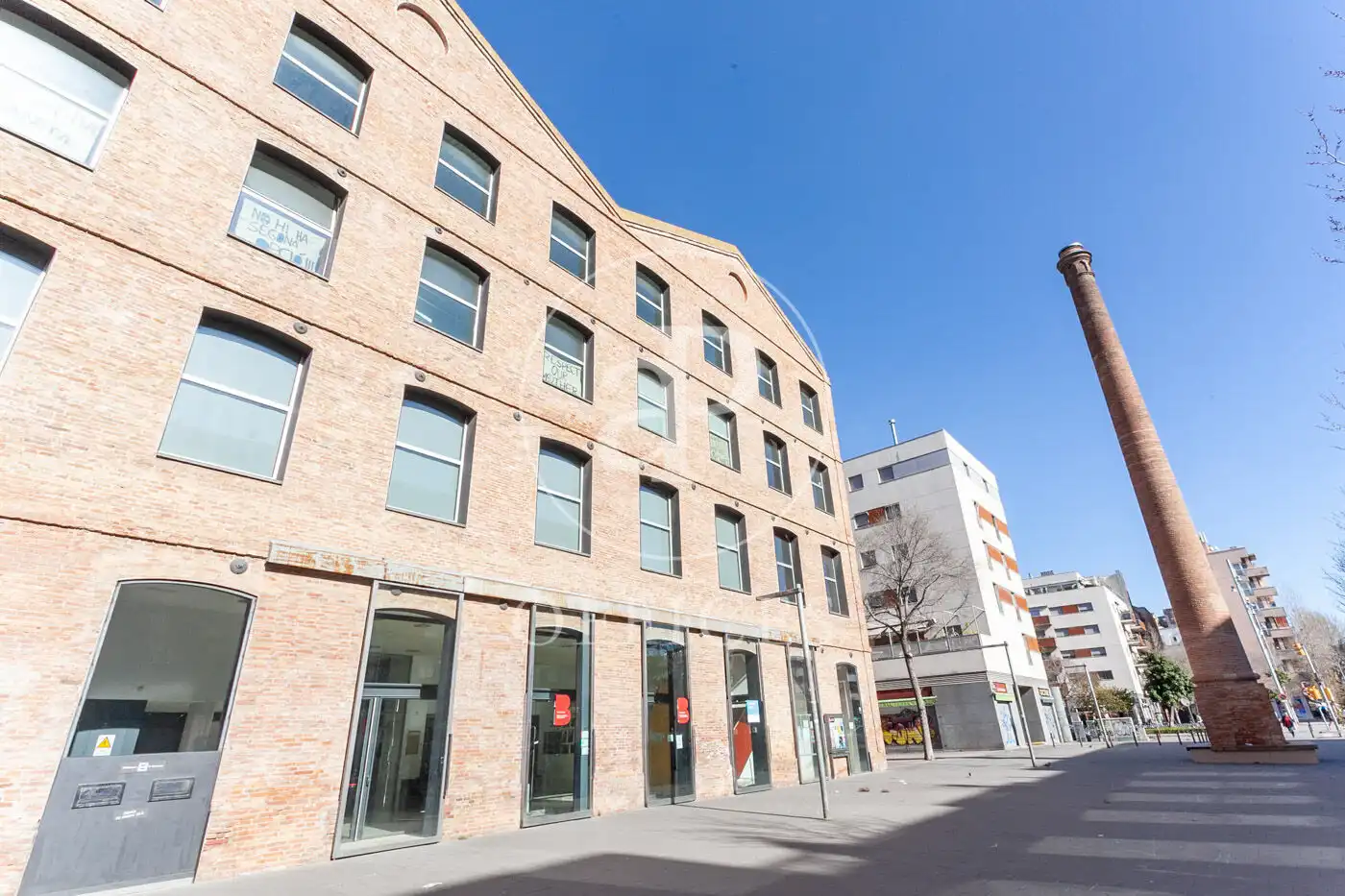 Vista exterior de Oficina en venda en Barcelona amb Aire condicionat i Calefacció