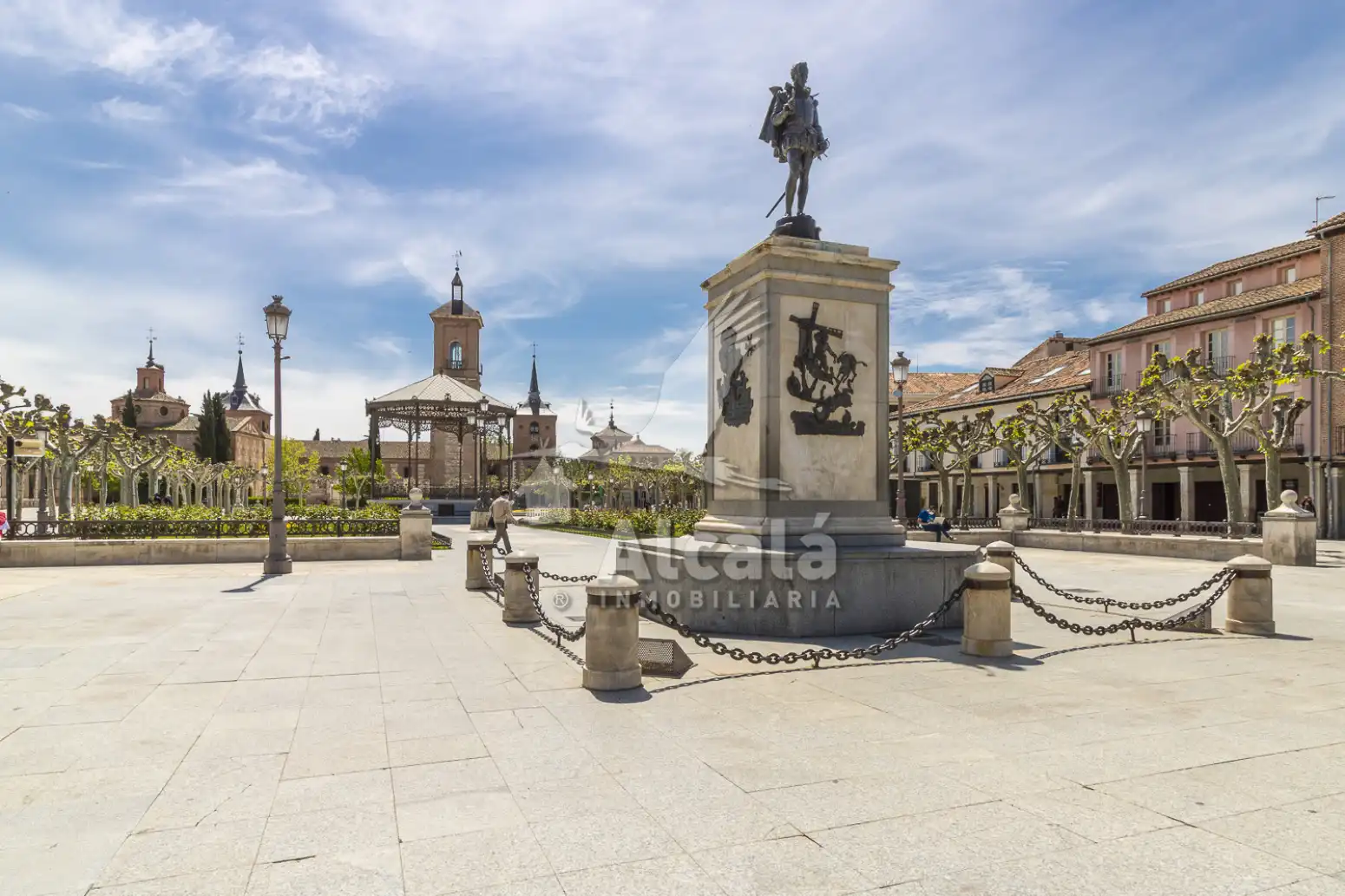 Vista exterior de Pis en venda en Alcalá de Henares amb Aire condicionat, Calefacció i Moblat