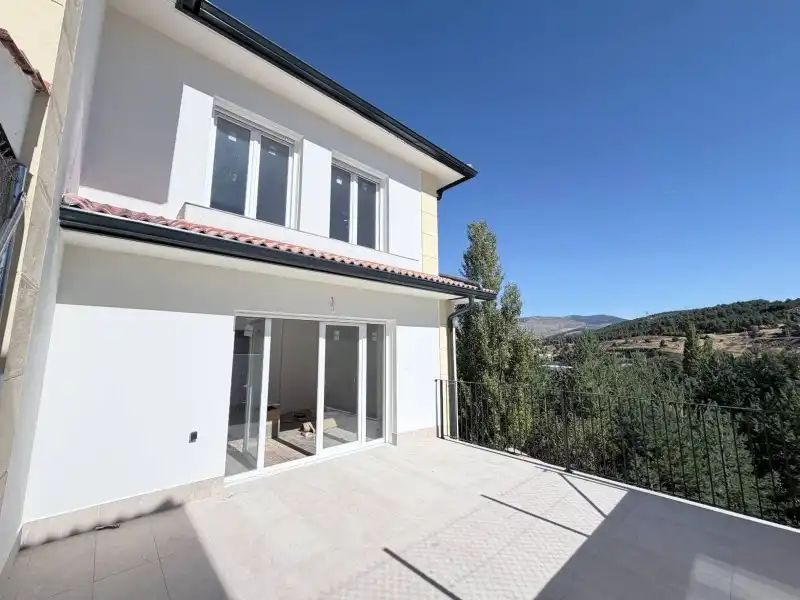 Casa aparellada amb jardí en venda a San Rafael, imagen 18