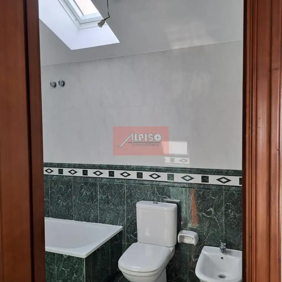Baño de Dúplex en venta en Ourense Capital  con Calefacción y Parquet