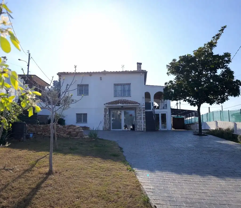 Vista exterior de Casa o chalet en venta en Cervelló con Calefacción, Jardín privado y Parquet