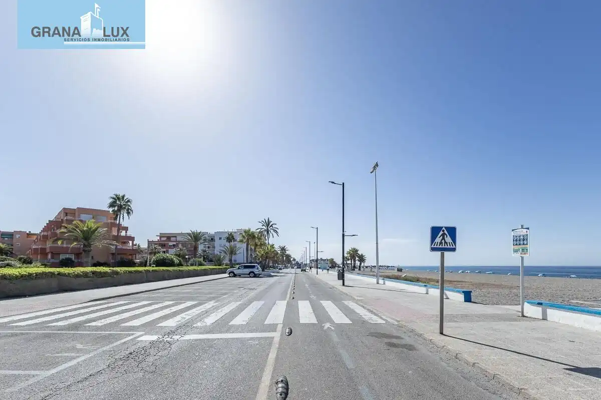 Vista exterior de Dúplex en venda en Salobreña amb Terrassa i Piscina comunitària