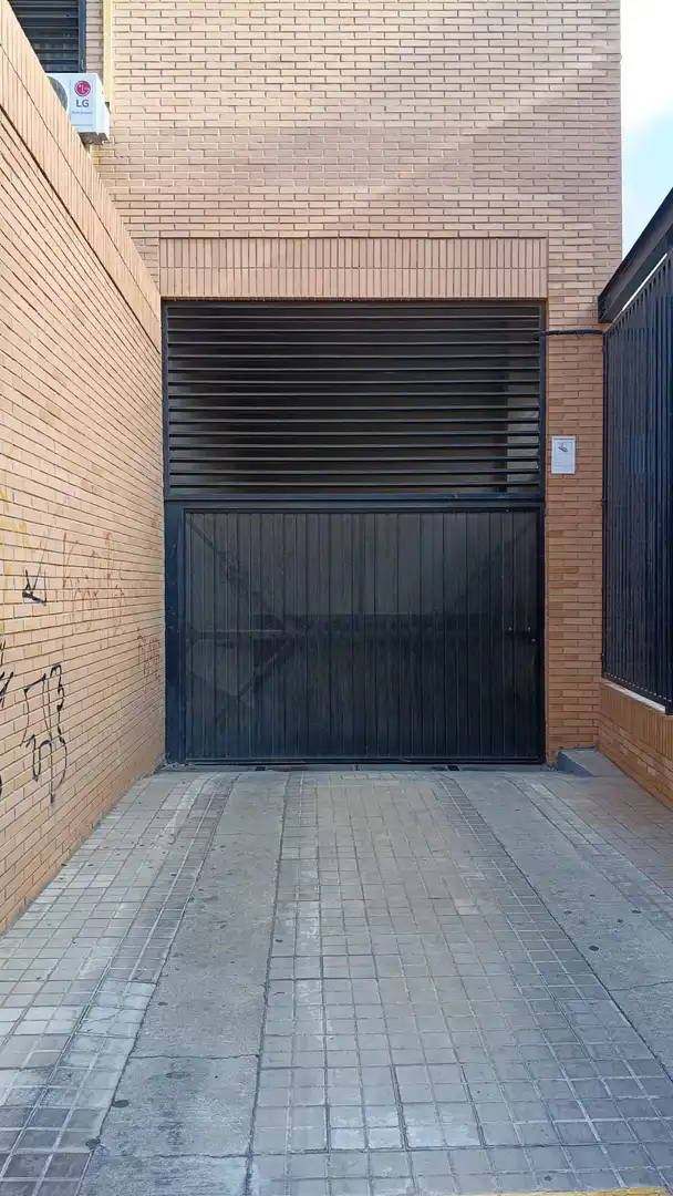 Garage for rent in El Cabanyal - El Canyamelar