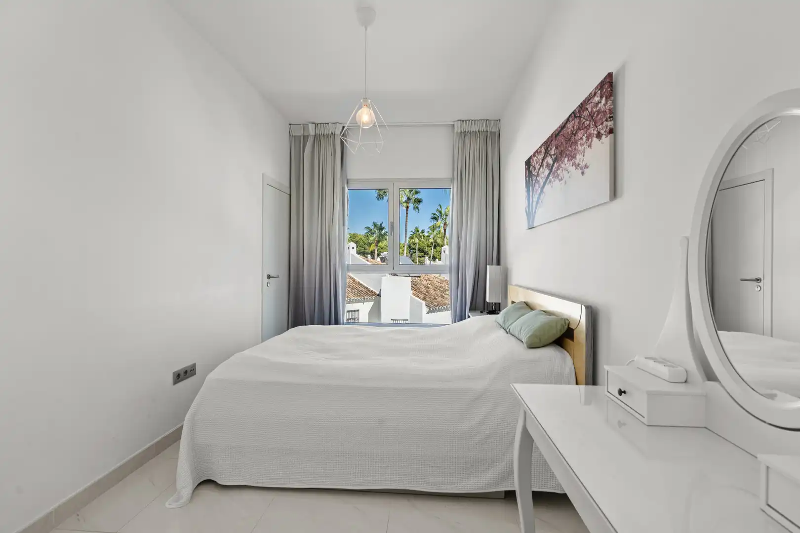 Habitación de Ático de alquiler en Estepona con Aire acondicionado, Terraza y Piscina