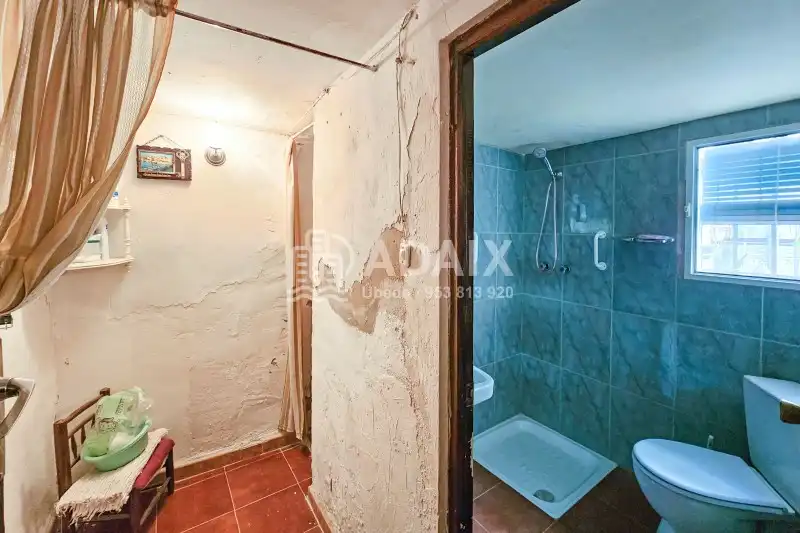 Bany de Casa o xalet en venda en Úbeda amb Terrassa, Traster i Balcó