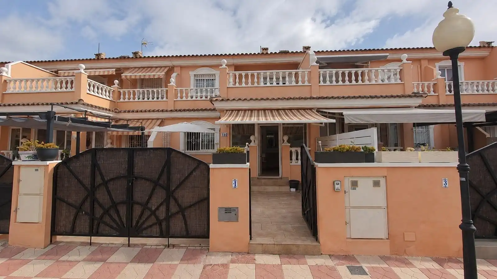 Vista exterior de Casa o chalet en venta en Gran Alacant