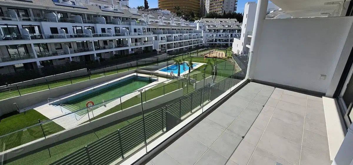 Vista exterior de Piso en venta en Fuengirola con Aire acondicionado, Terraza y Piscina
