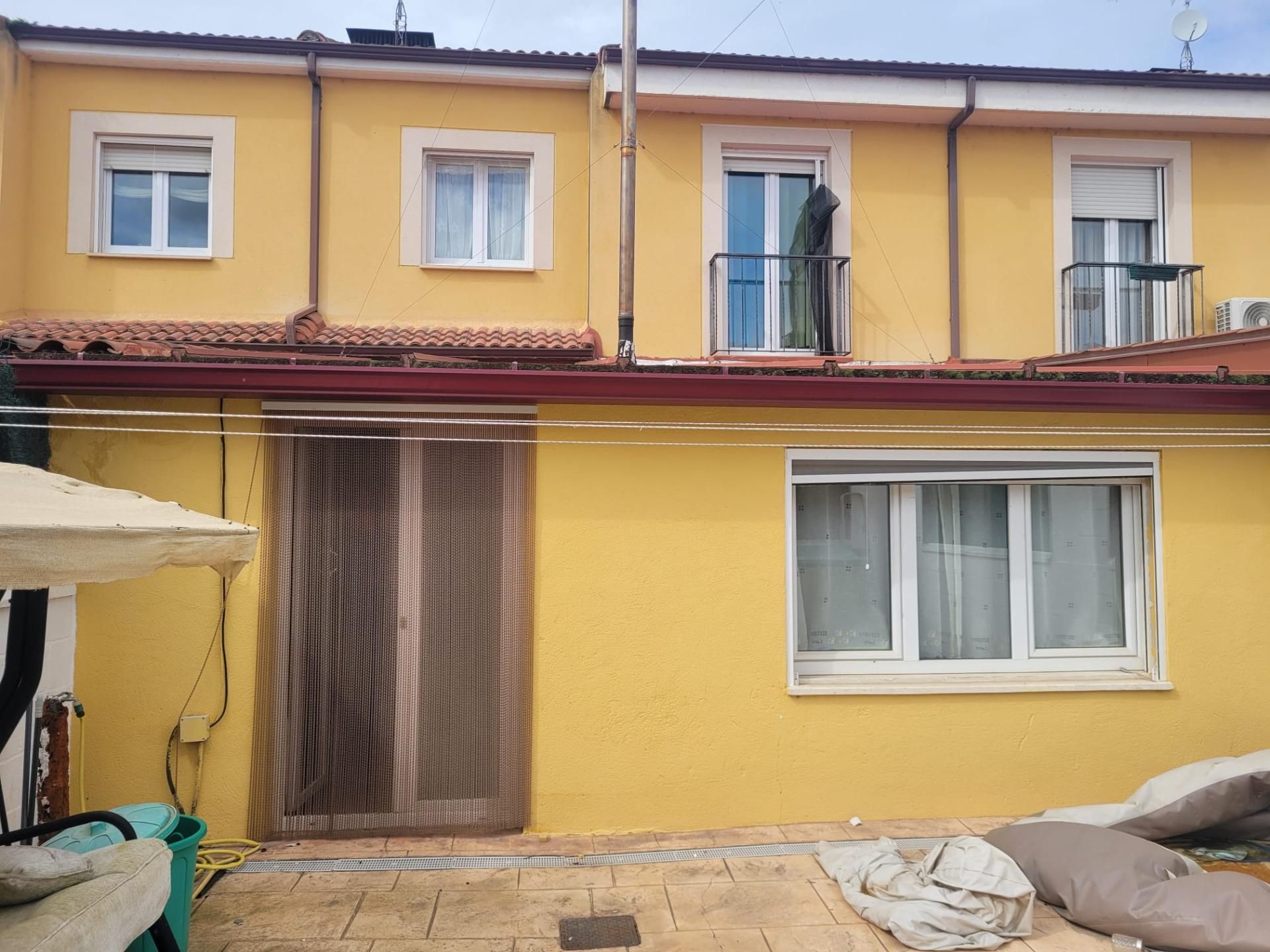 Exterior view of House or chalet for sale in Magaz de Pisuerga  with Heating, Private garden and Storage room