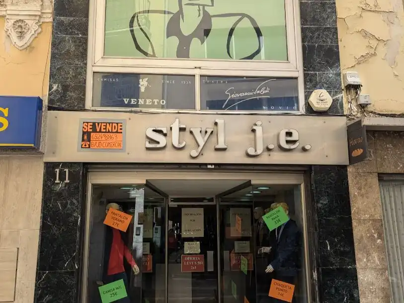 Local comercial en venda a Julio Cervera 11