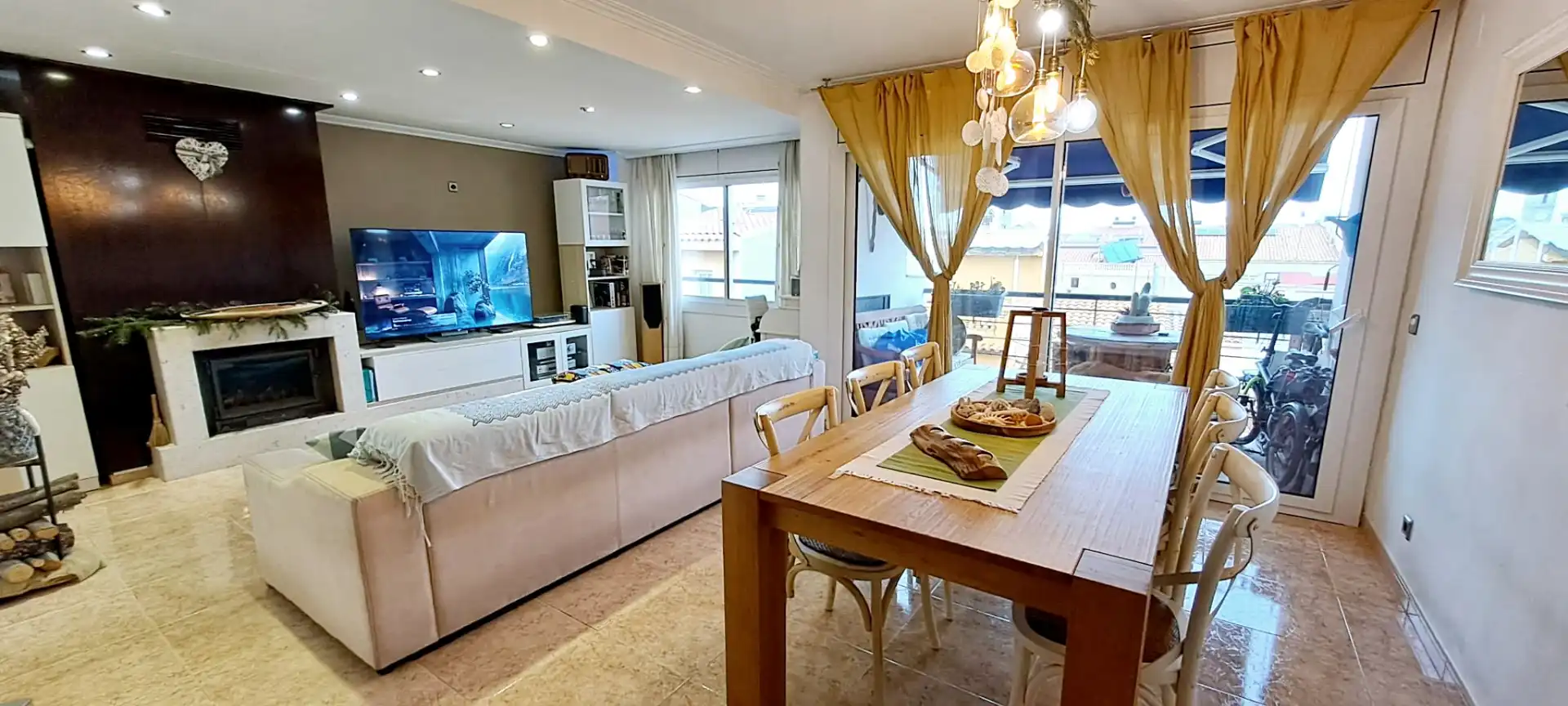 Comedor de Dúplex en venta en Malgrat de Mar con Aire acondicionado, Terraza y Amueblado