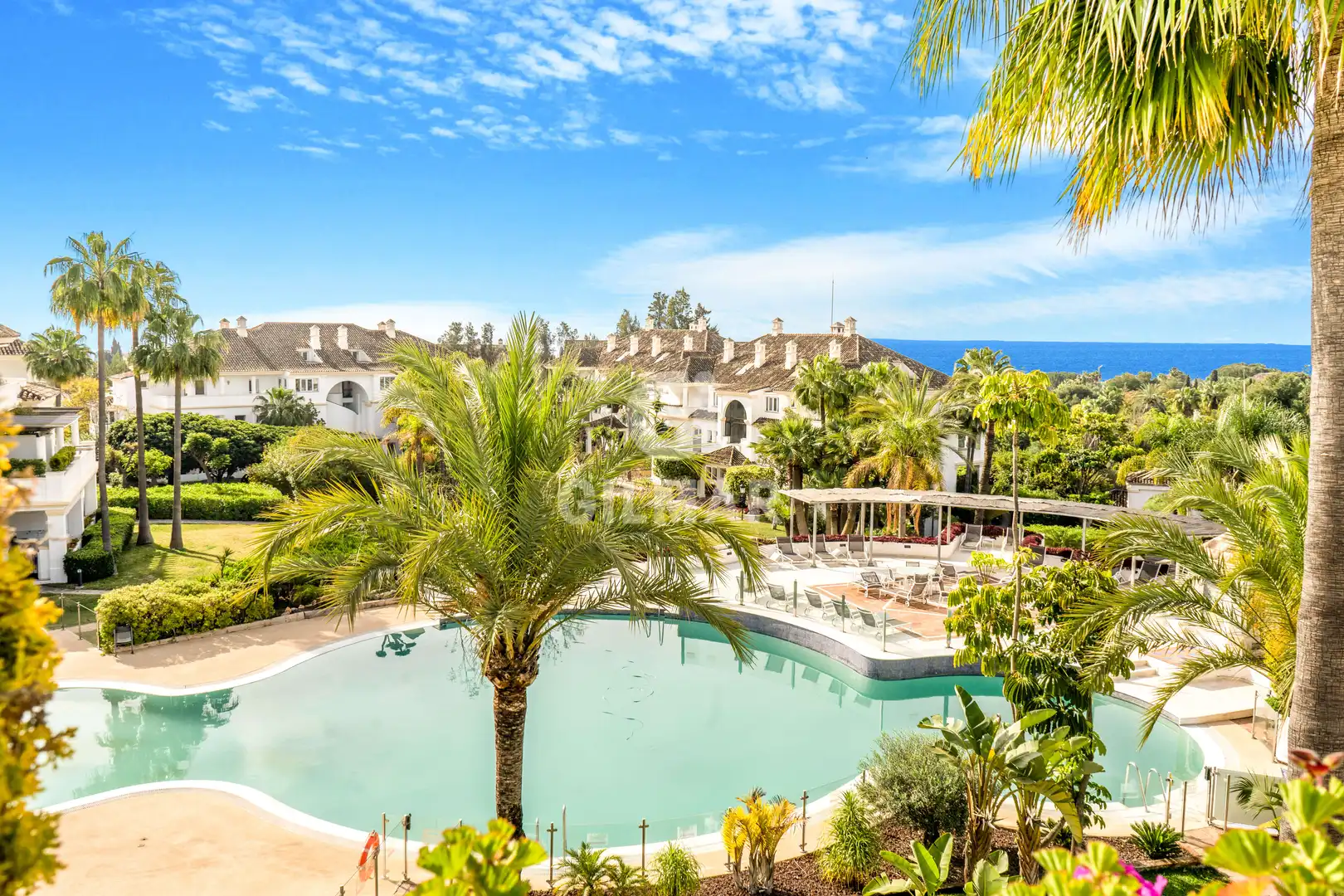 Vista exterior de Dúplex en venda en Marbella amb Calefacció, Jardí privat i Traster