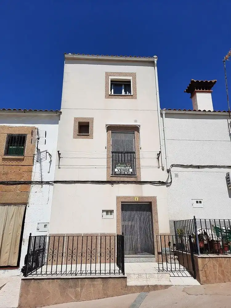 Vista exterior de Casa o chalet en venta en Brozas con Trastero