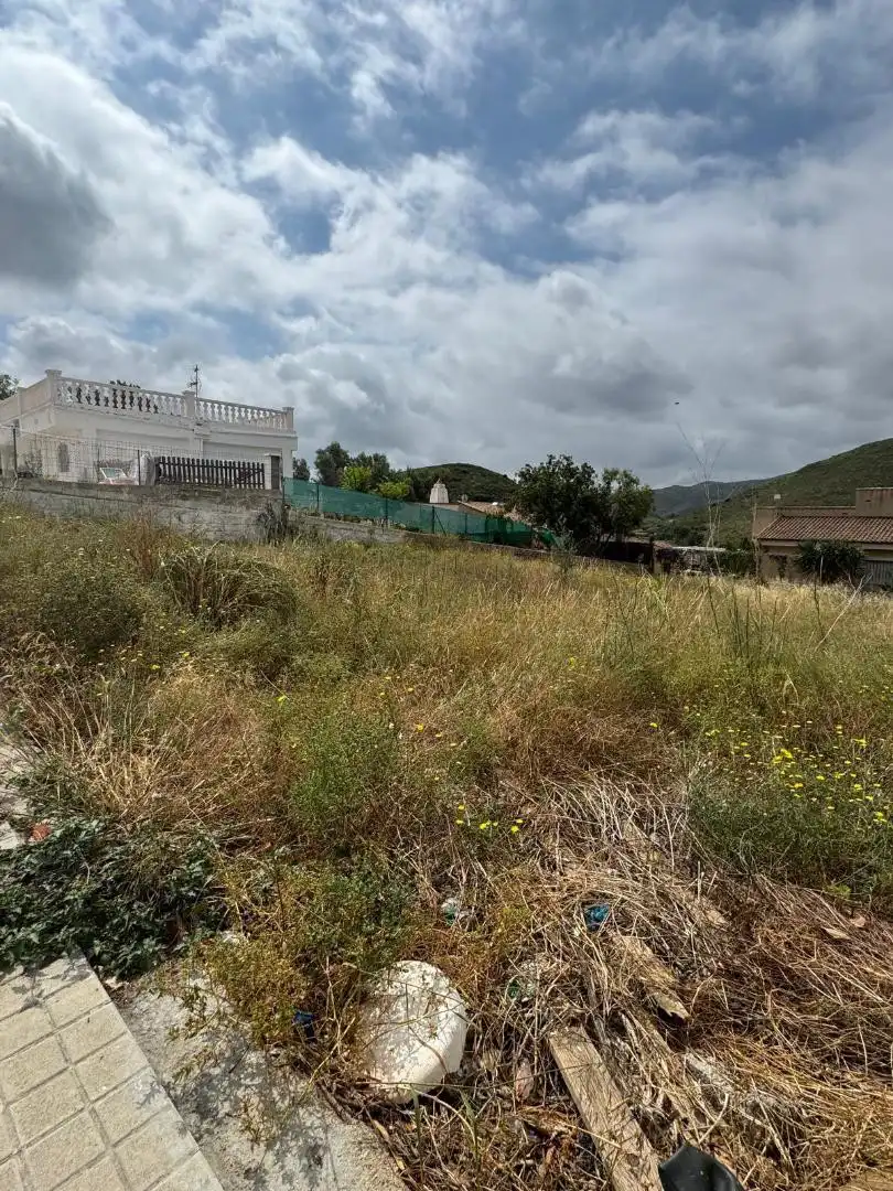 Terreno residencial en venta en Montroi / Montroy