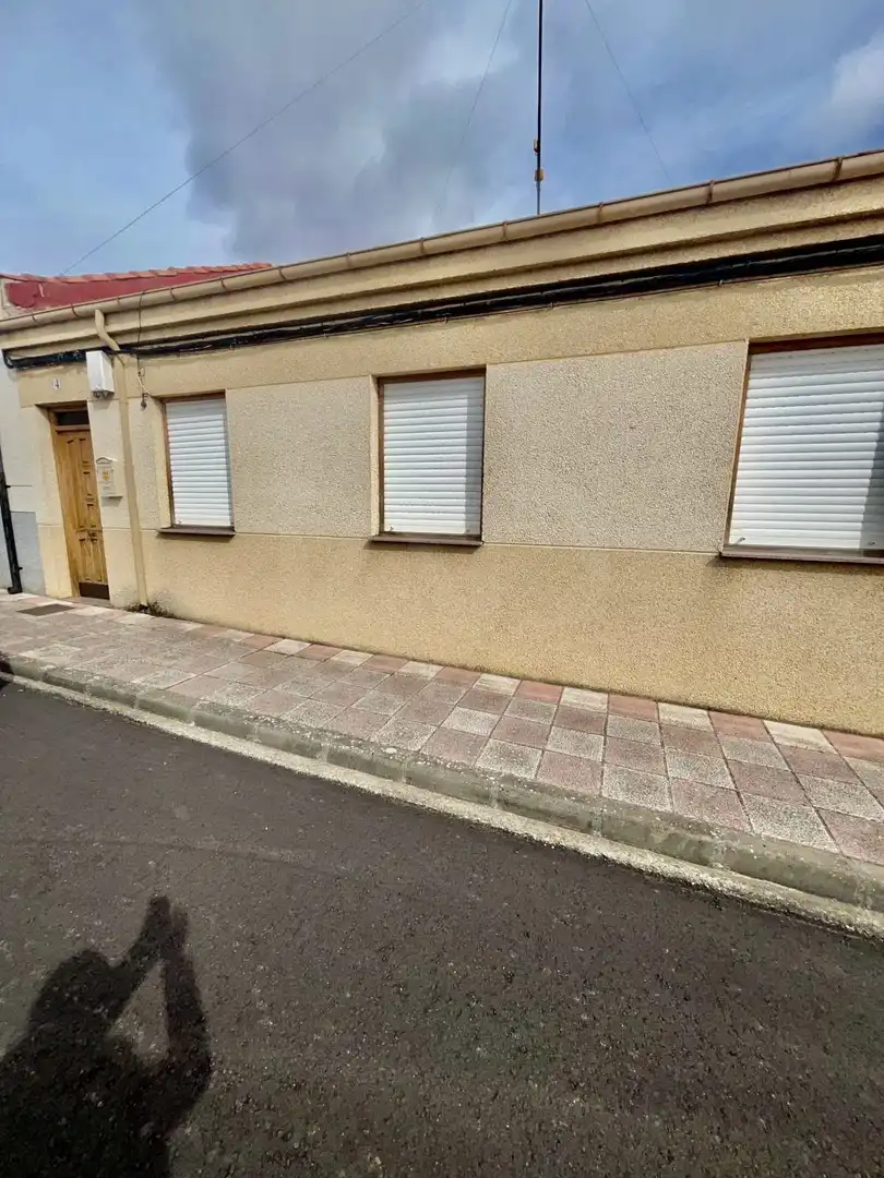 Aparcament de Casa o xalet en venda en La Bañeza  amb Calefacció