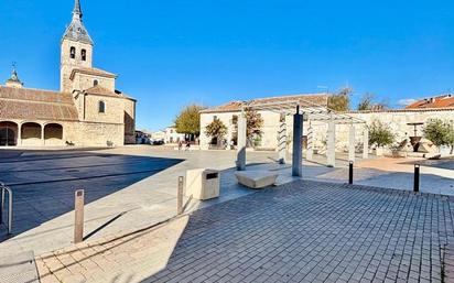 Vista exterior de Casa o xalet en venda en Torres de la Alameda amb Terrassa